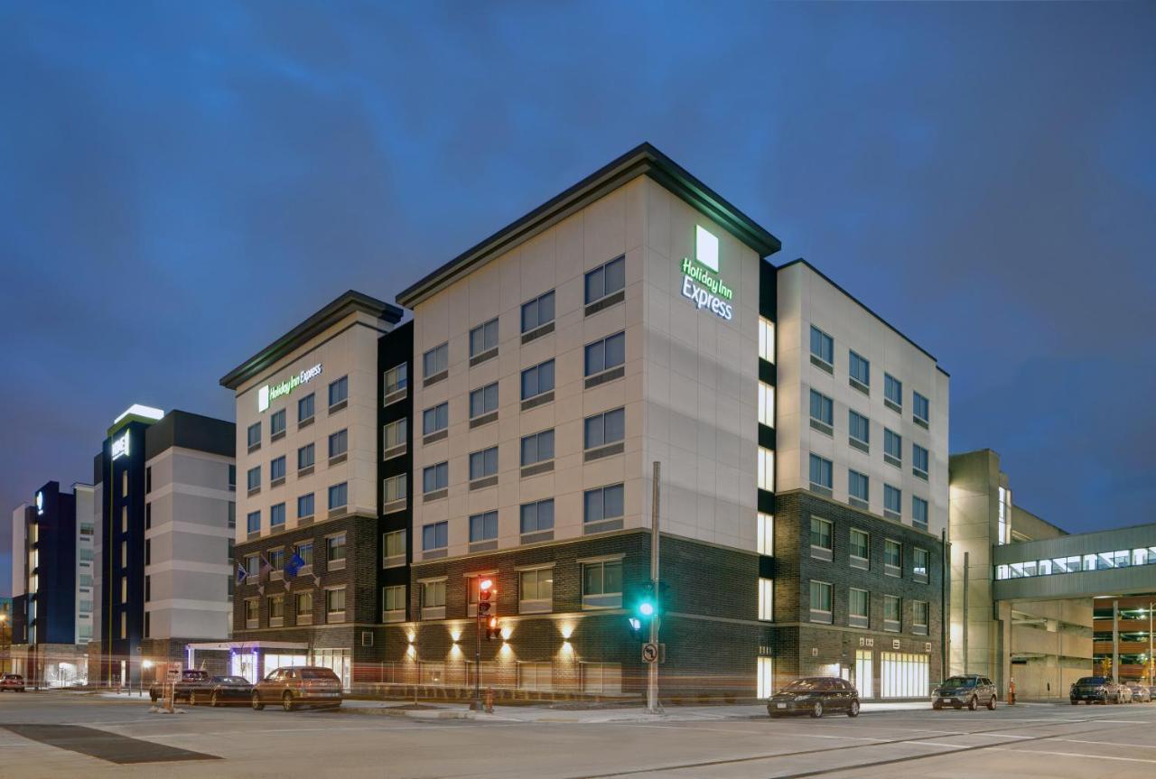 Holiday Inn Express - Milwaukee Downtown By Ihg Ngoại thất bức ảnh