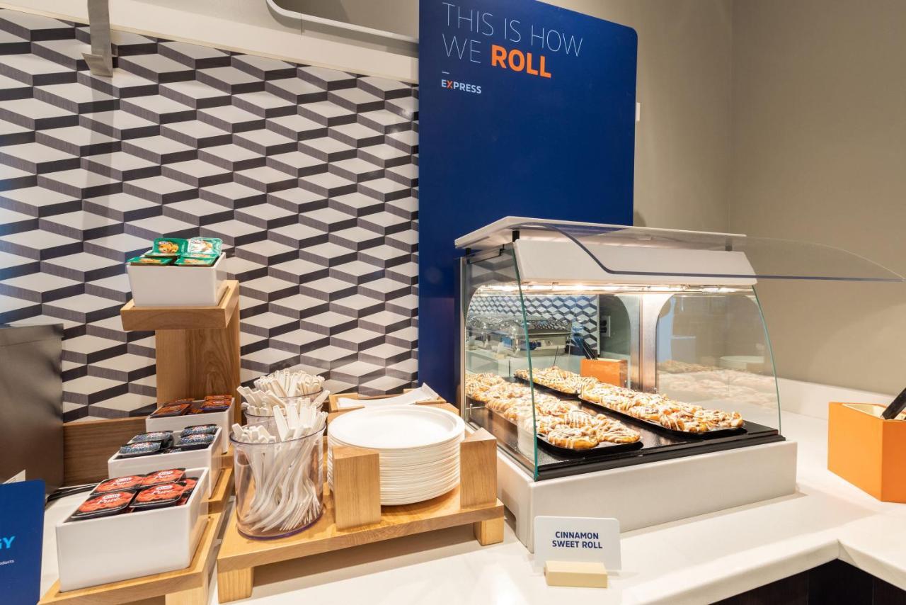 Holiday Inn Express - Milwaukee Downtown By Ihg Ngoại thất bức ảnh