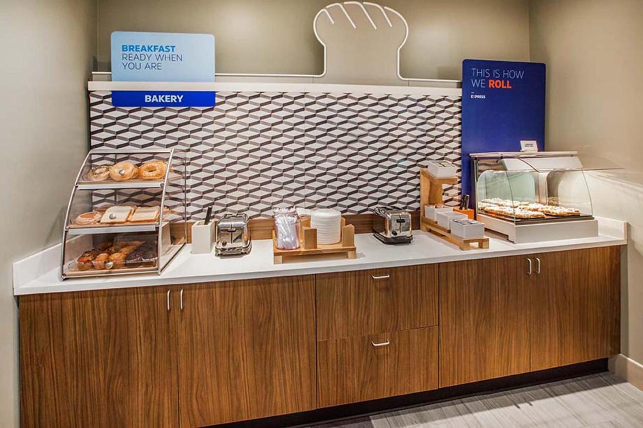 Holiday Inn Express - Milwaukee Downtown By Ihg Ngoại thất bức ảnh