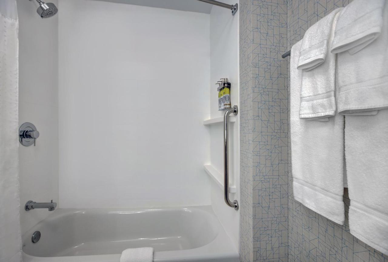 Holiday Inn Express - Milwaukee Downtown By Ihg Ngoại thất bức ảnh