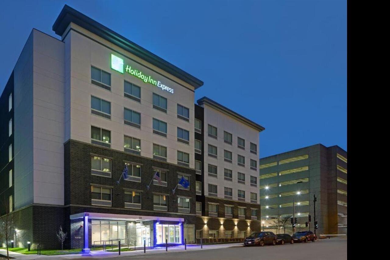 Holiday Inn Express - Milwaukee Downtown By Ihg Ngoại thất bức ảnh